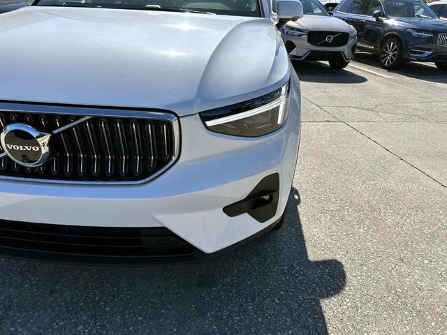 Photo of 2025 Crystal White Pearl Volvo XC40
