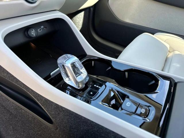 Photo of 2025 Crystal White Pearl Volvo XC40