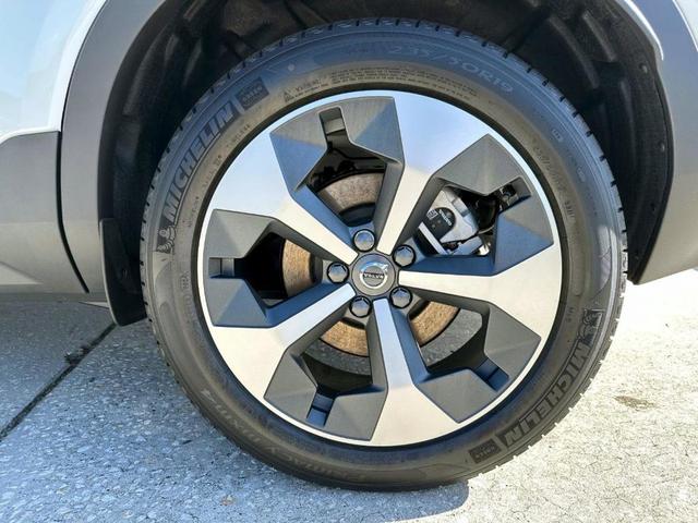 Photo of 2025 Crystal White Pearl Volvo XC40