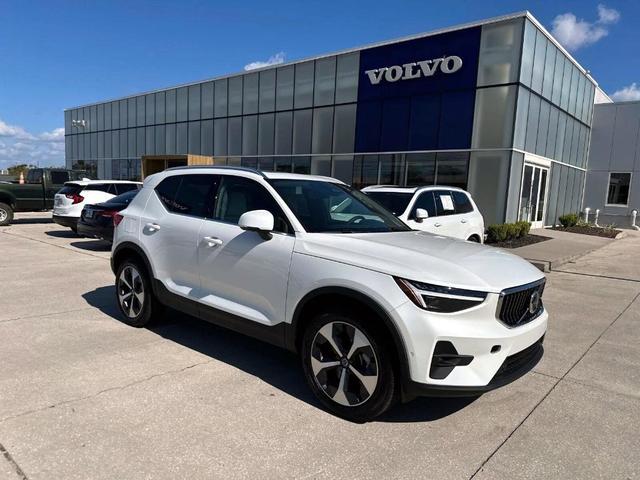 Photo of 2025 Crystal White Pearl Volvo XC40