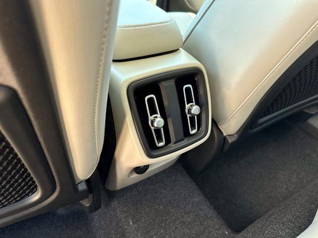 Photo of 2025 Crystal White Pearl Volvo XC40