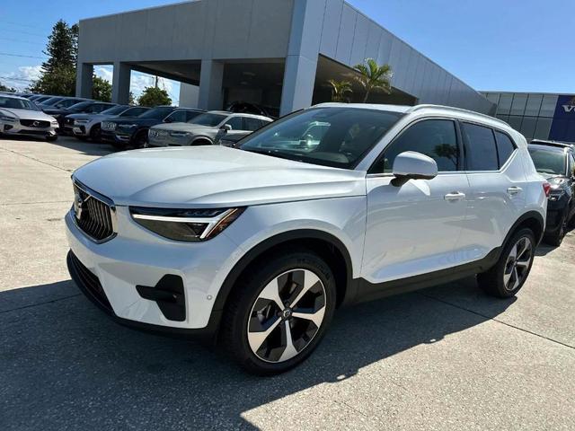 Photo of 2025 Crystal White Pearl Volvo XC40