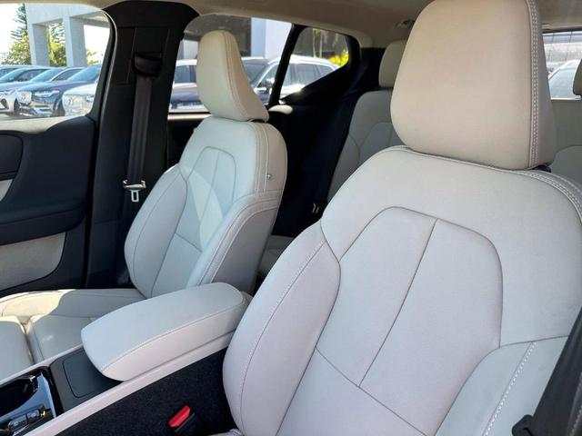 Photo of 2025 Crystal White Pearl Volvo XC40