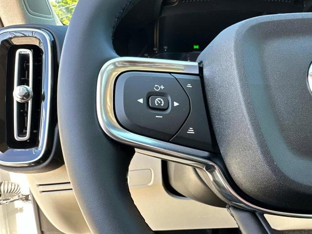 Photo of 2025 Crystal White Pearl Volvo XC40