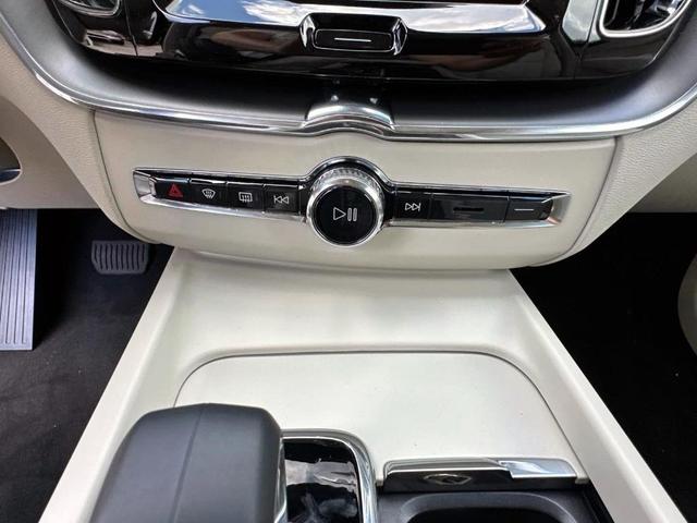 Photo of 2025 Denim Blue Volvo XC60