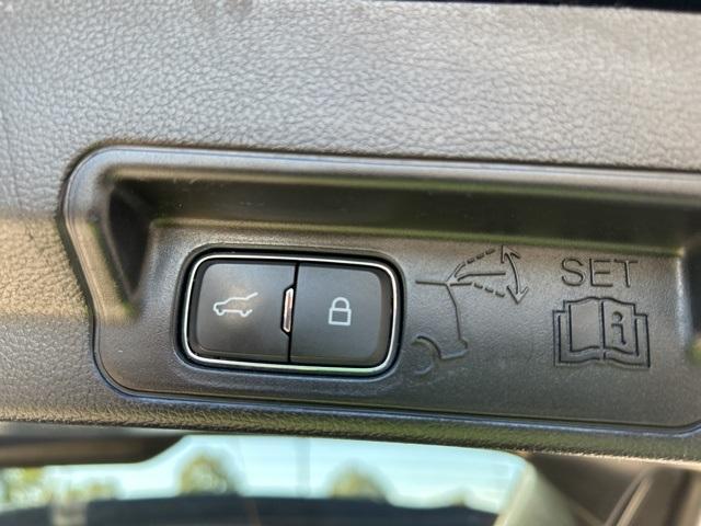 Photo of 2020 Black Ford Explorer
