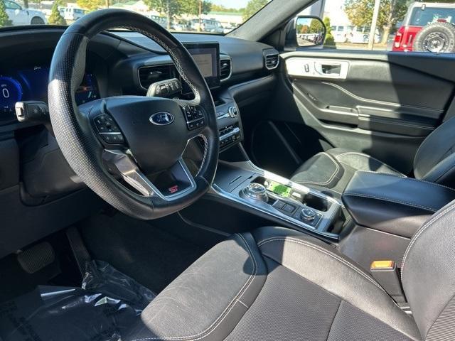 Photo of 2020 Black Ford Explorer