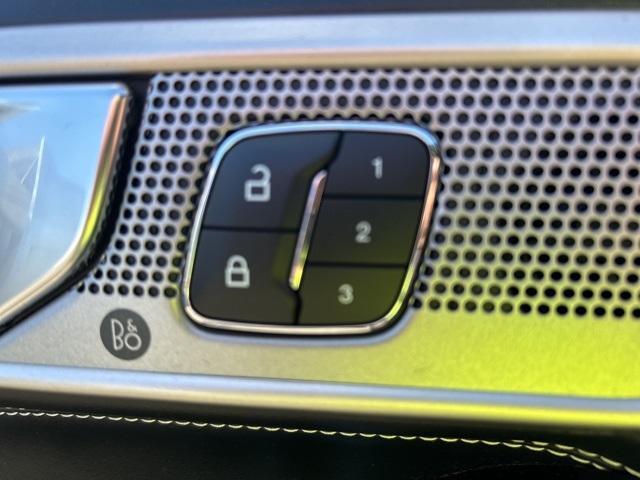 Photo of 2020 Black Ford Explorer