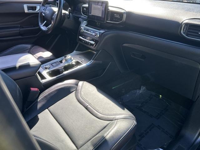 Photo of 2020 Black Ford Explorer