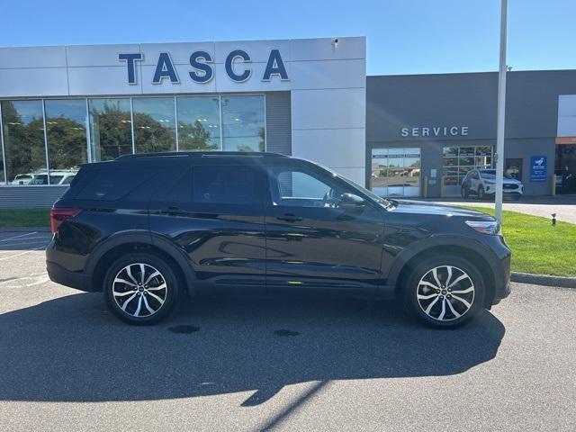 Photo of 2020 Black Ford Explorer