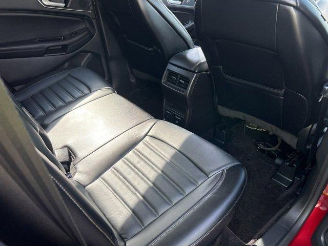 Photo of 2016 Ruby Red Metallic Tinted Clearcoat Ford Edge