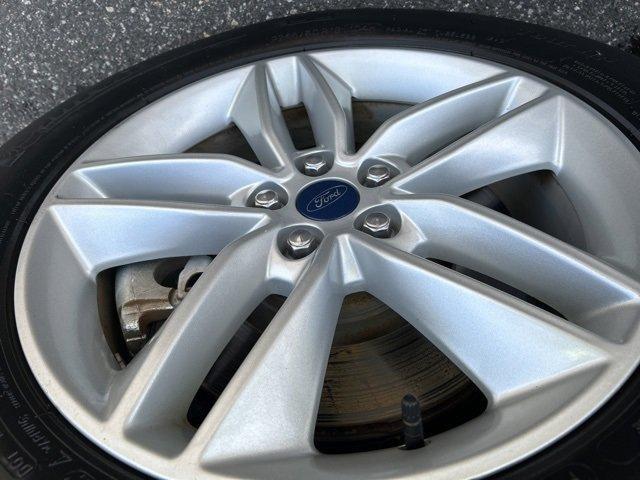 Photo of 2016 Ruby Red Metallic Tinted Clearcoat Ford Edge
