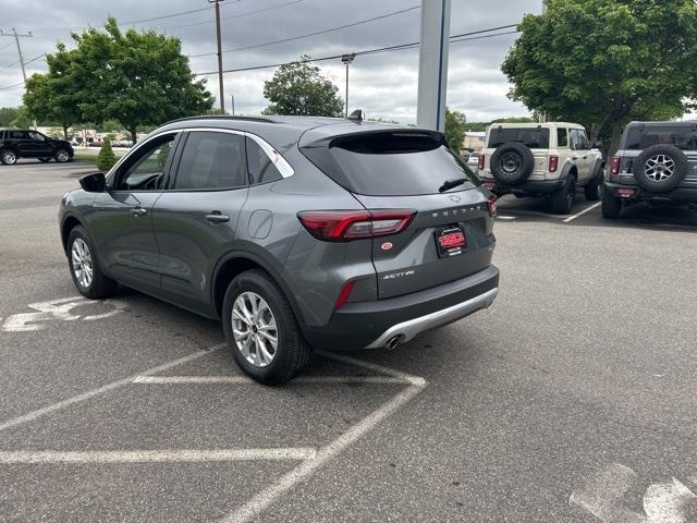Photo of 2024 Gray Metallic Ford Escape