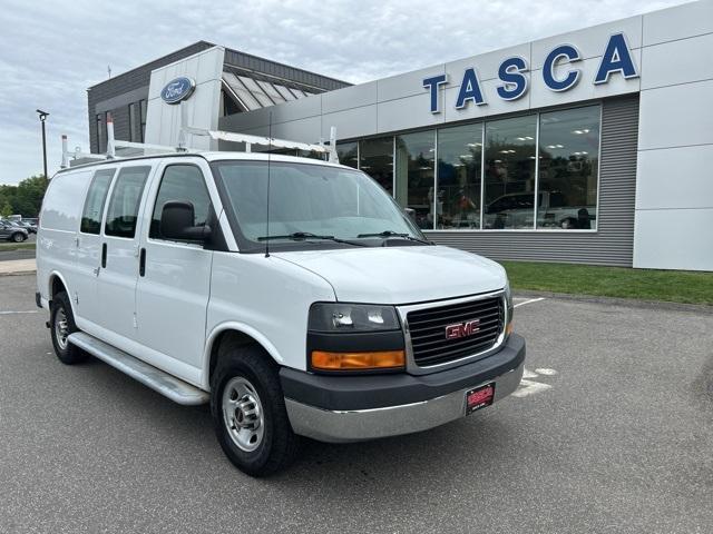 Photo of 2017 Summit White GMC Savana 2500