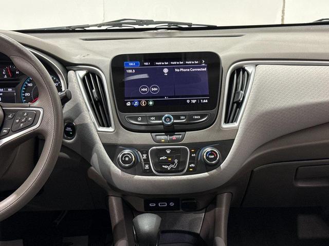 Photo of 2022 Summit White Chevrolet Malibu