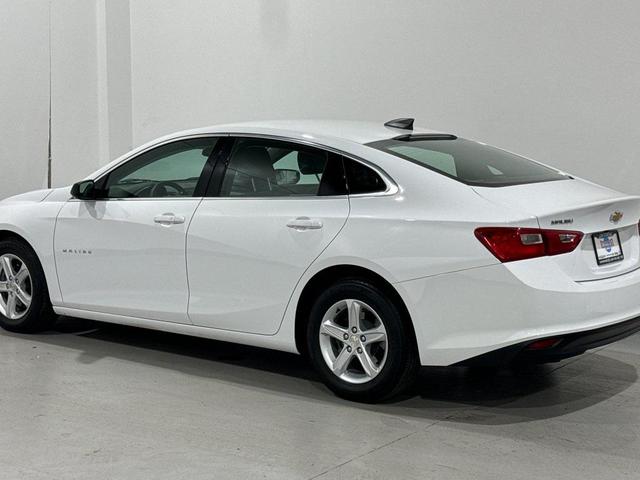 Photo of 2022 Summit White Chevrolet Malibu
