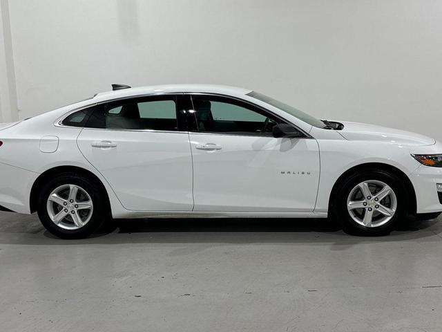 Photo of 2022 Summit White Chevrolet Malibu