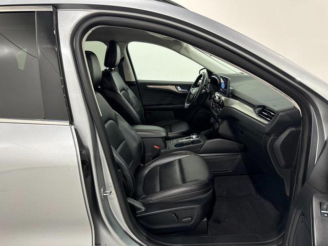 Photo of 2021 Iconic Silver Metallic Ford Escape