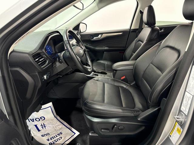 Photo of 2021 Iconic Silver Metallic Ford Escape