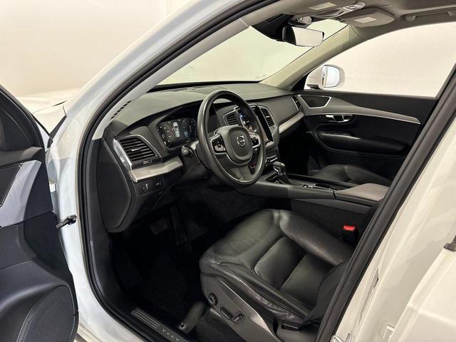 Photo of 2022 Crystal White Metallic Volvo XC90