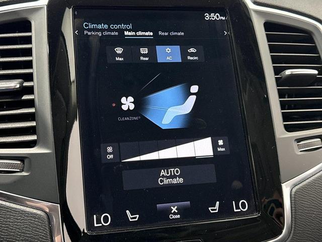 Photo of 2022 Crystal White Metallic Volvo XC90