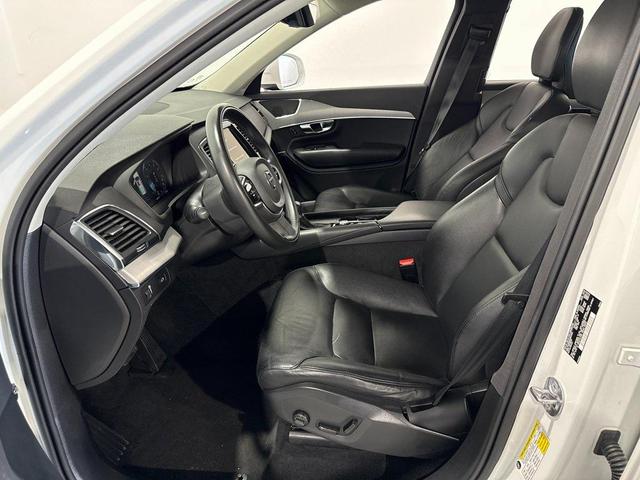 Photo of 2022 Crystal White Metallic Volvo XC90