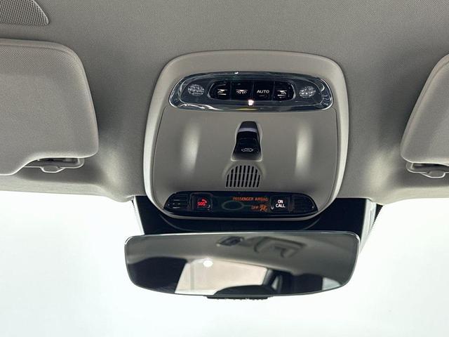 Photo of 2022 Crystal White Metallic Volvo XC90