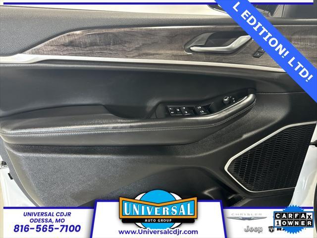 Photo of 2022 Bright White Clearcoat Jeep Grand Cherokee L