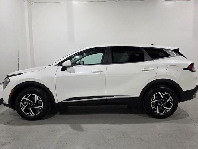 Photo of 2023 Snow White Pearl Kia Sportage