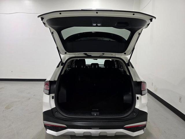 Photo of 2023 Snow White Pearl Kia Sportage