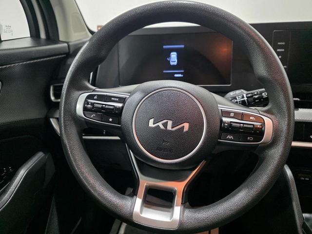 Photo of 2023 Snow White Pearl Kia Sportage