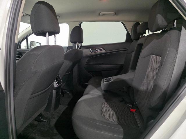 Photo of 2023 Snow White Pearl Kia Sportage