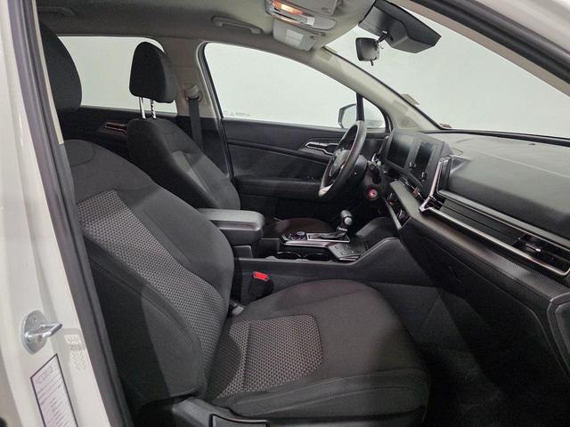 Photo of 2023 Snow White Pearl Kia Sportage