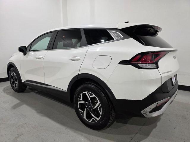 Photo of 2023 Snow White Pearl Kia Sportage