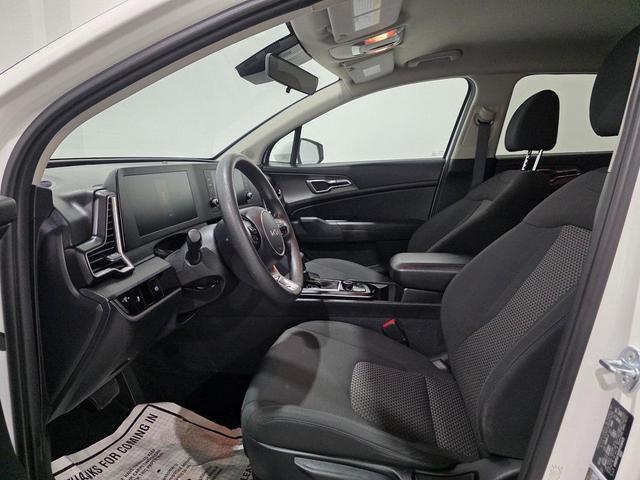 Photo of 2023 Snow White Pearl Kia Sportage