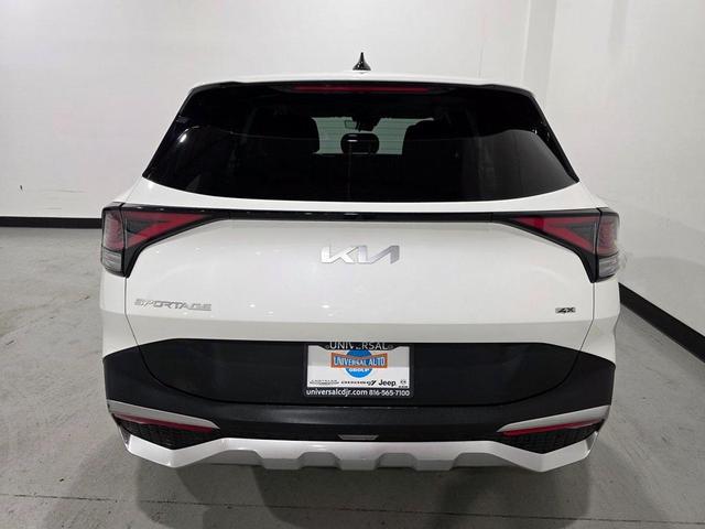 Photo of 2023 Snow White Pearl Kia Sportage