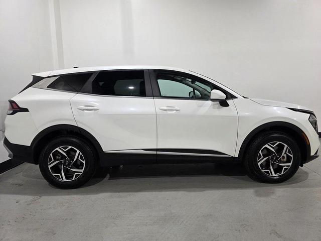 Photo of 2023 Snow White Pearl Kia Sportage