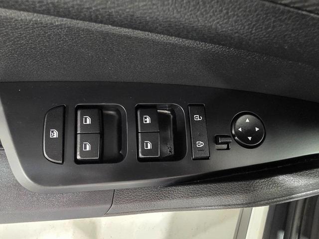 Photo of 2023 Snow White Pearl Kia Sportage