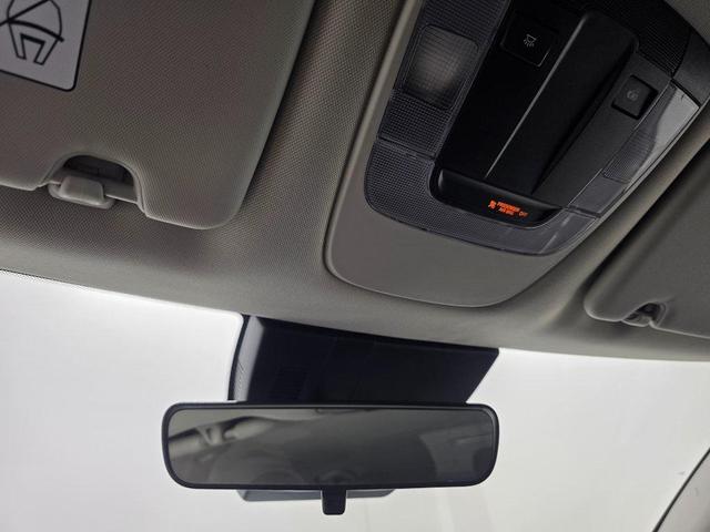 Photo of 2023 Snow White Pearl Kia Sportage