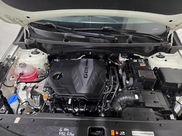 Photo of 2023 Snow White Pearl Kia Sportage