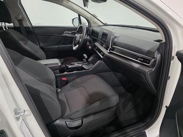 Photo of 2023 Snow White Pearl Kia Sportage