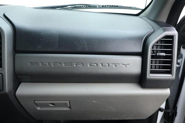 Photo of 2019 Oxford White Ford F-250