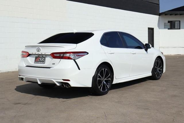 Photo of 2020 Super White Toyota Camry