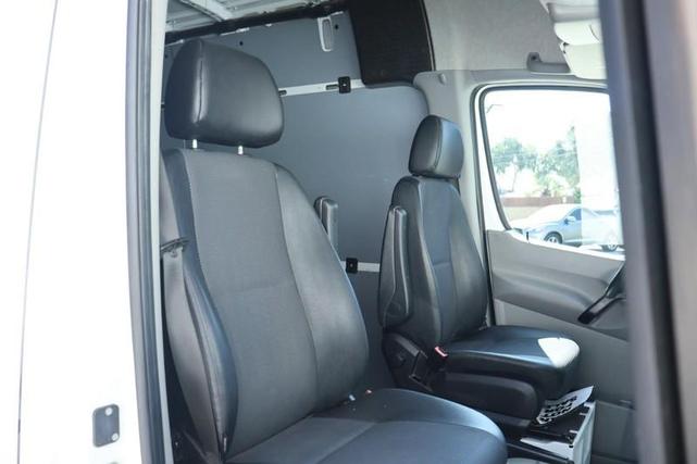 Photo of 2017 Arctic White Mercedes-Benz Sprinter 2500
