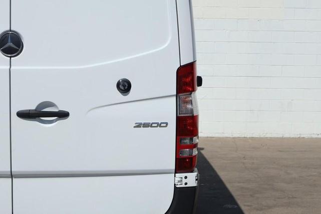 Photo of 2017 Arctic White Mercedes-Benz Sprinter 2500