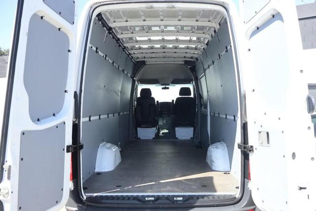 Photo of 2017 Arctic White Mercedes-Benz Sprinter 2500