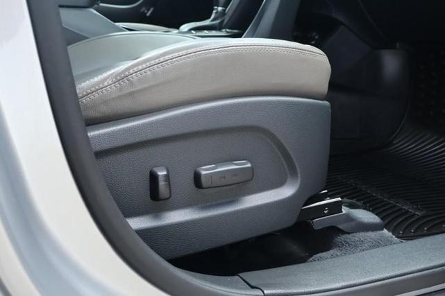 Photo of 2019 SILVER Hyundai Santa Fe XL