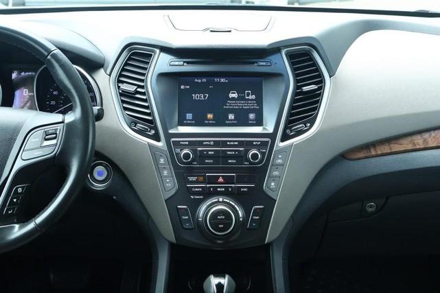 Photo of 2019 SILVER Hyundai Santa Fe XL