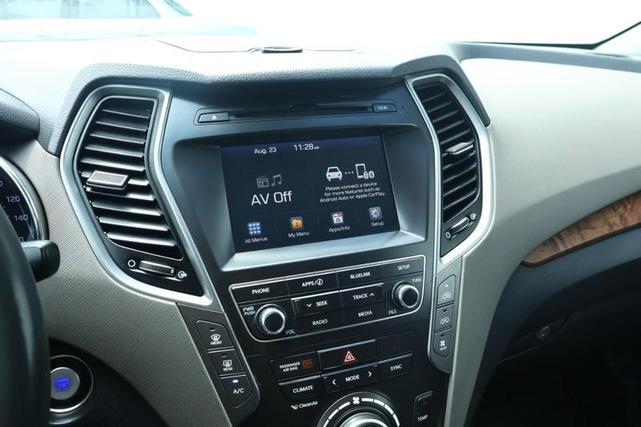 Photo of 2019 SILVER Hyundai Santa Fe XL