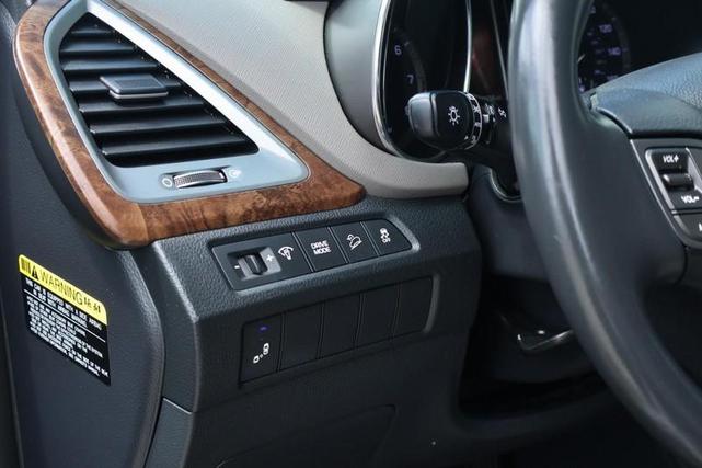 Photo of 2019 SILVER Hyundai Santa Fe XL